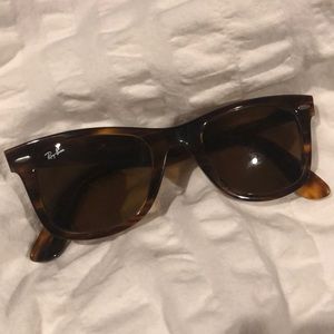 RayBan women’s Wayfarers! Brand New no scuffs